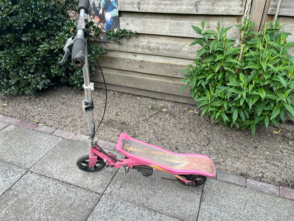 Roze Space Scooter - Gebruikt maar functioneel, Fietsen en Brommers, Ophalen, Gebruikt, Gewone step