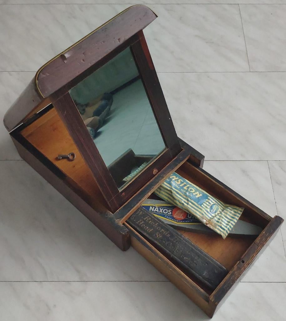 Antieke scheerkist met oa BIRR scheermes scheerdoos, Ophalen