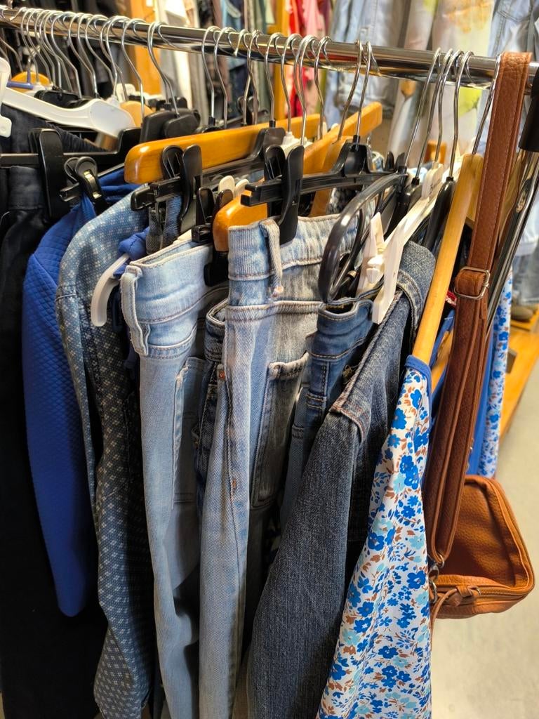 Kledingdozen te koop: Heren, dames, kinderen - alle maten, Ophalen of Verzenden, Zo goed als nieuw