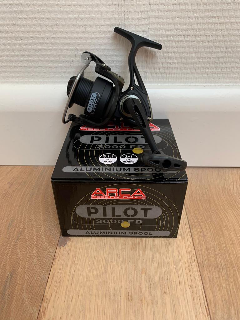 Nieuwe Arca Pilot 3000 molen, aluminium spoel & 3 lagers, Arca, Molen, Nieuw, Ophalen of Verzenden