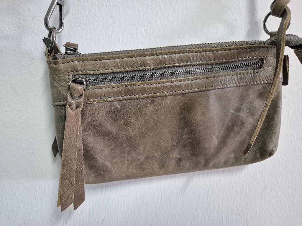 Tas36 - Klein groenbruin leren tasje (1), Ophalen of Verzenden, Bruin, Schoudertasje