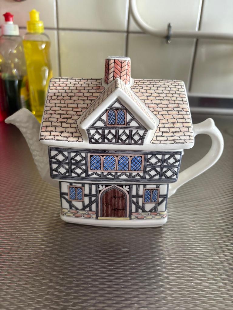 Sadler "Elizabethan House" theepot - English Country Houses, Ophalen