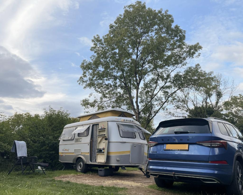 Eriba Touring 430 Triton (bj 2000), Luifel, Treinzit, Particulier, 4 tot 5 meter