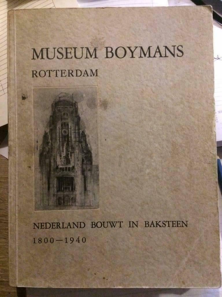 Catalogus tentoonstelling Nederland bouwt in baksteen (1941), Boeken, Gelezen, D. Hannema e.a., Ophalen of Verzenden, Overige onderwerpen