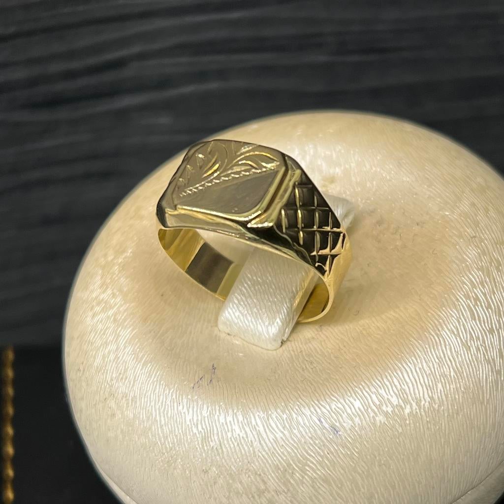 14 karaat gouden zegelring prachtig ring, Ophalen of Verzenden, Zo goed als nieuw, Goud, Dame