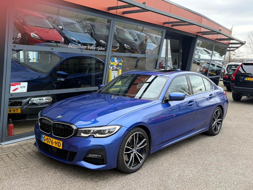 BMW 3-Serie 330i 258pk Aut 2019 Blauw BOMVOL!!, Auto's, Automaat, 1998 cc, Achterwielaandrijving, Zwart