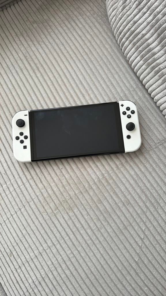 Prachtige nintendo switch oled met extras, Spelcomputers en Games, Met games, Met 2 controllers, Zo goed als nieuw, Switch OLED