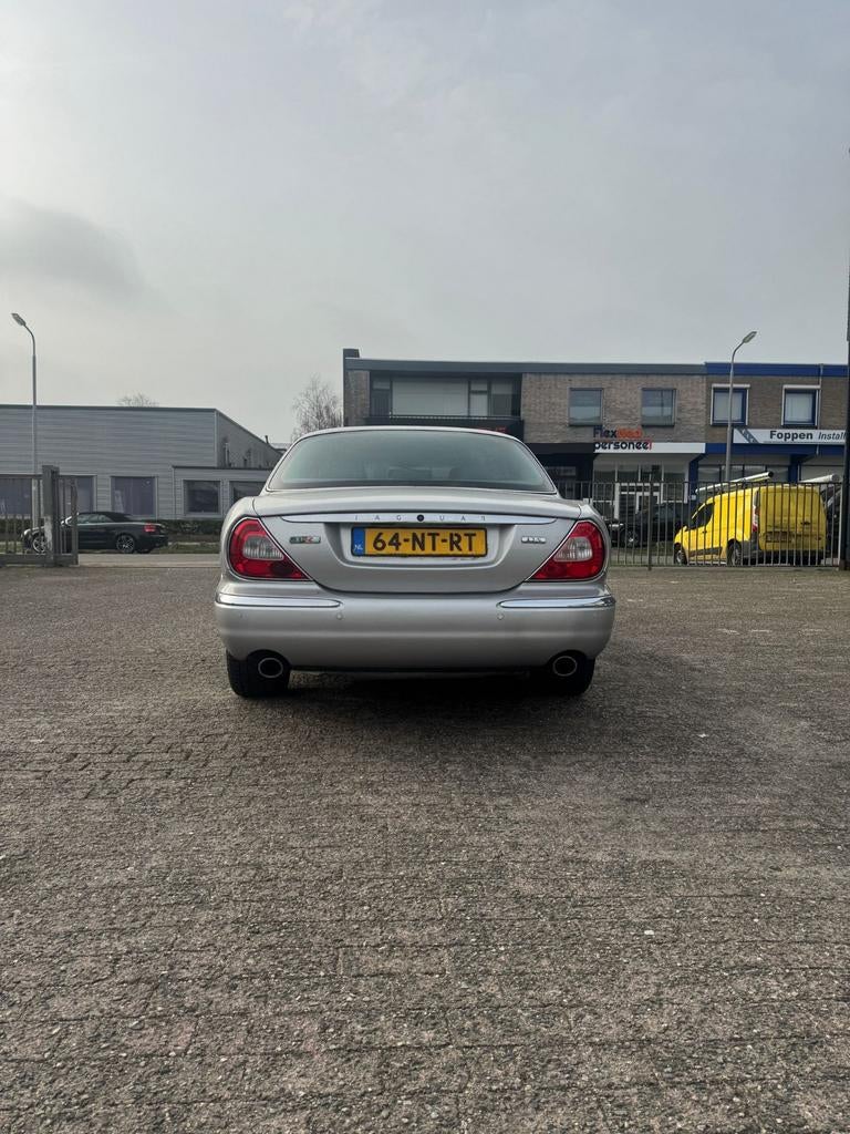 Jaguar XJ 3.5 AUT 2004 Grijs kilometer  stand  258600, Auto's, Jaguar, Automaat, Achterwielaandrijving, 8 cilinders, 258 pk