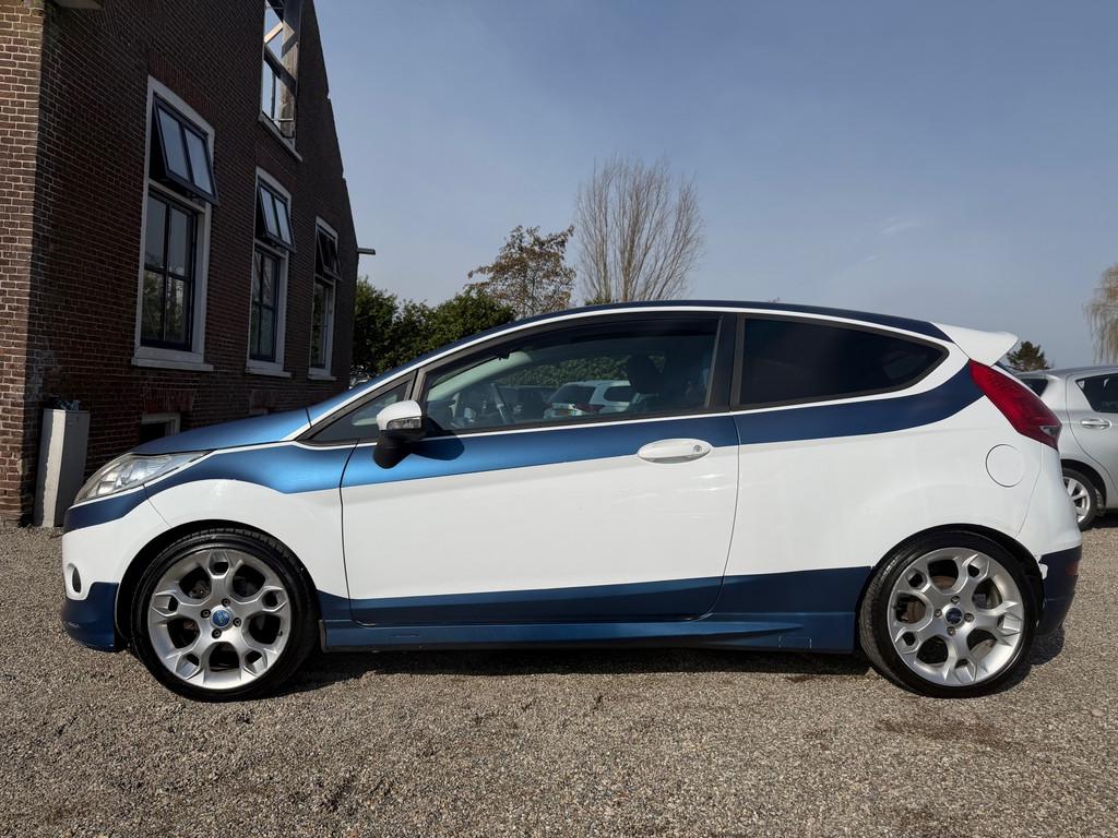 Ford Fiesta 1.6 Ghia Rally Uitvoering Leer Airco Nette Auto, Gebruikt, 31 €/maand, 4 cilinders, Wit