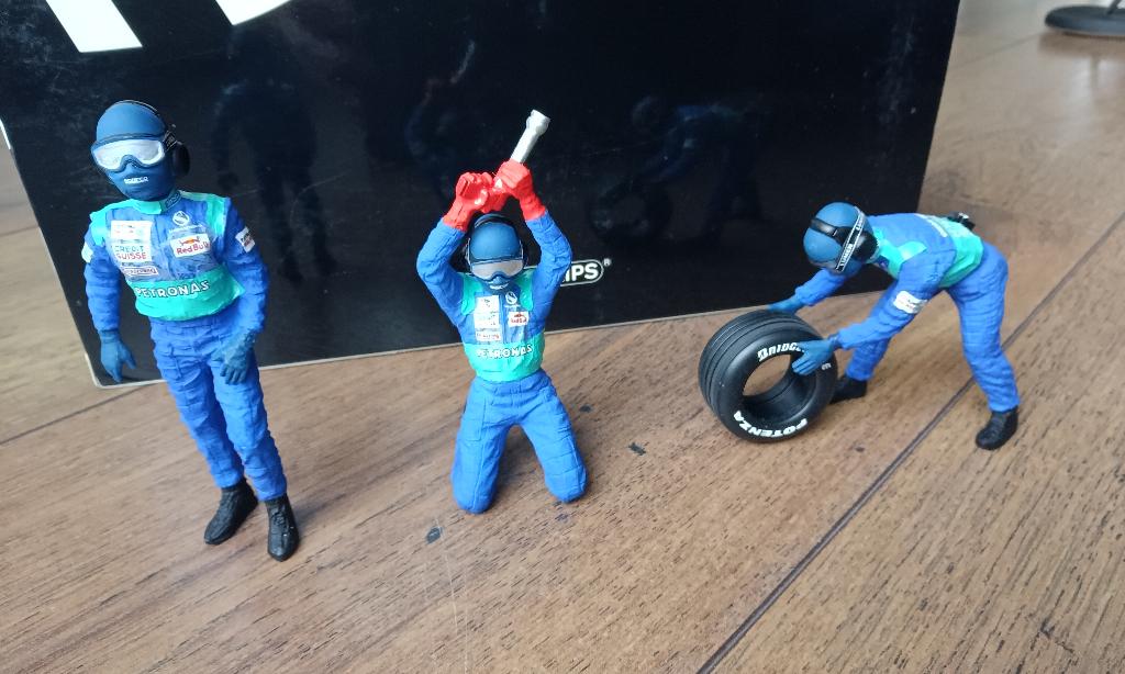 Minichamps Sauber Pit Crew set F1 1/18, Ophalen of Verzenden, Zo goed als nieuw, Formule 1