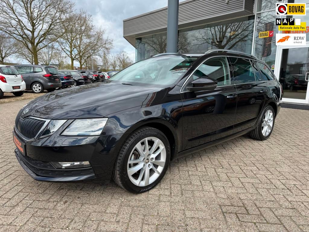 Skoda Octavia Combi 1.0 TSI Gr-tech Amb Autopmaat, Navi, App, Auto's, Gebruikt, Zwart, Origineel Nederlands, 3 cilinders