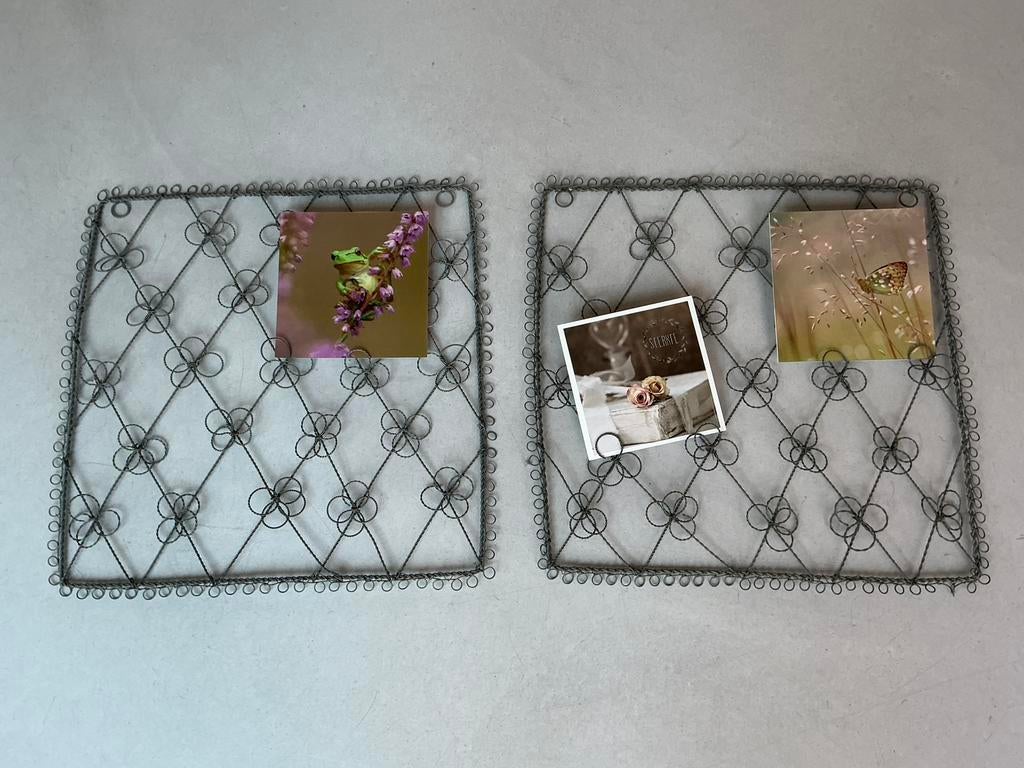 2 stuks brocante 3D memobord wandrek grijs metaal 42x42cm, Ophalen of Verzenden, Overige typen