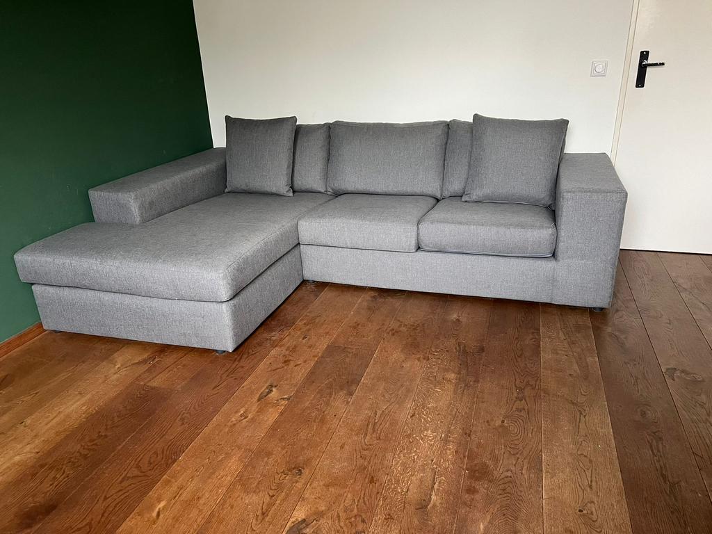 Hoekbank met breed liggedeelte, Ophalen, Zo goed als nieuw