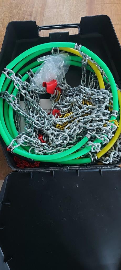 Niet gebruikte sneeuwkettingen voor bestelwagen., Ophalen