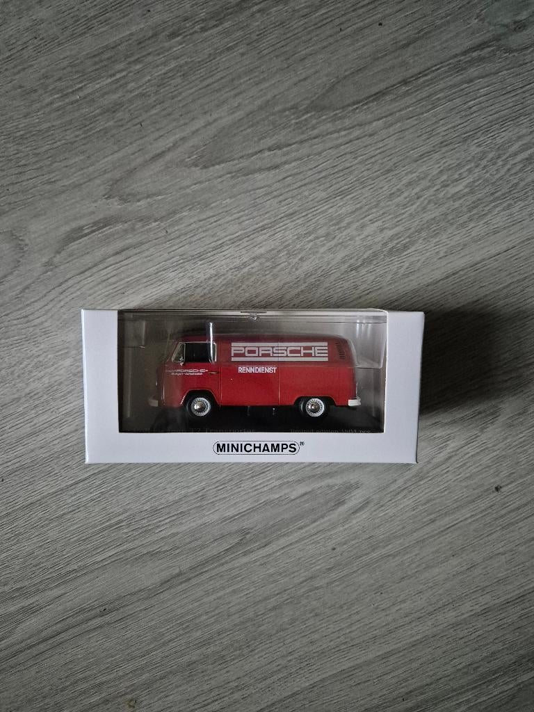 minichamps vw volkswagen bus t2 porsche renndienst rood, Ophalen of Verzenden, Nieuw, Auto