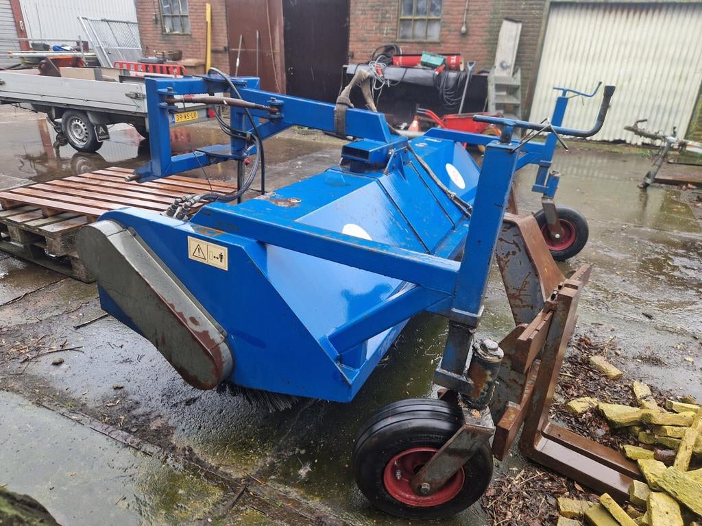 Veegbezem AP, Ophalen