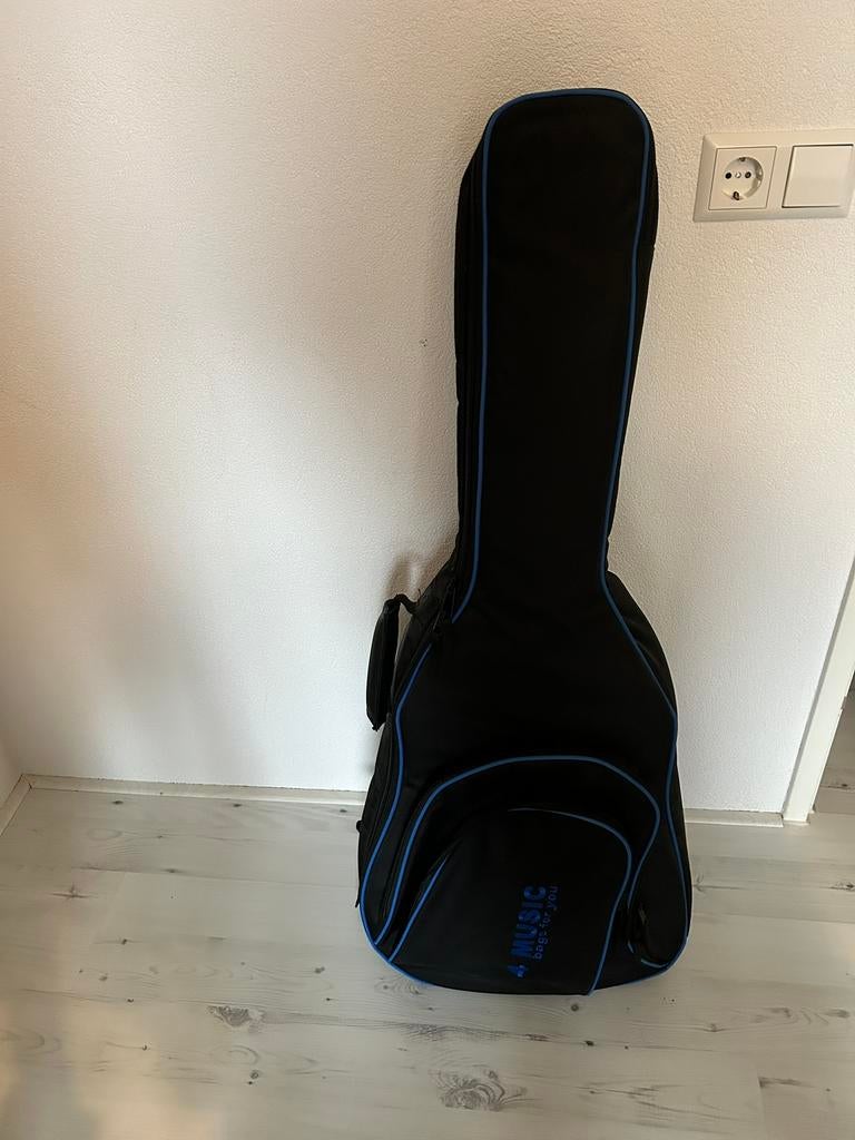 Mooie gitaar nieuw maar helaas 1 gebroken snaar., Ophalen, Zo goed als nieuw, Klassieke of Spaanse gitaar