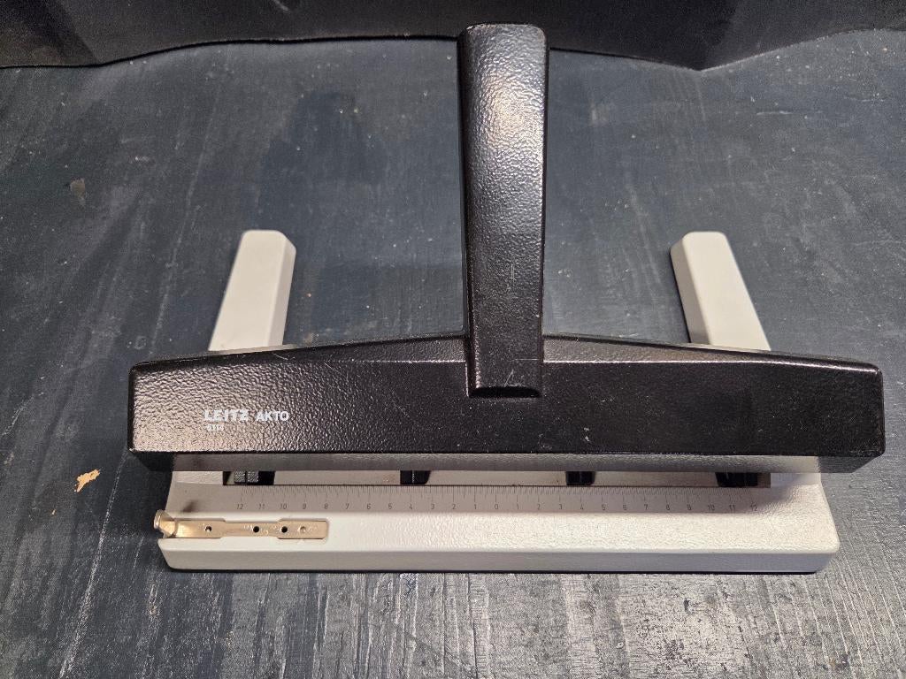 Leitz 5114 AKTO Heavy Duty perforator, Diversen, Bureau-accessoires, Zo goed als nieuw, Ophalen