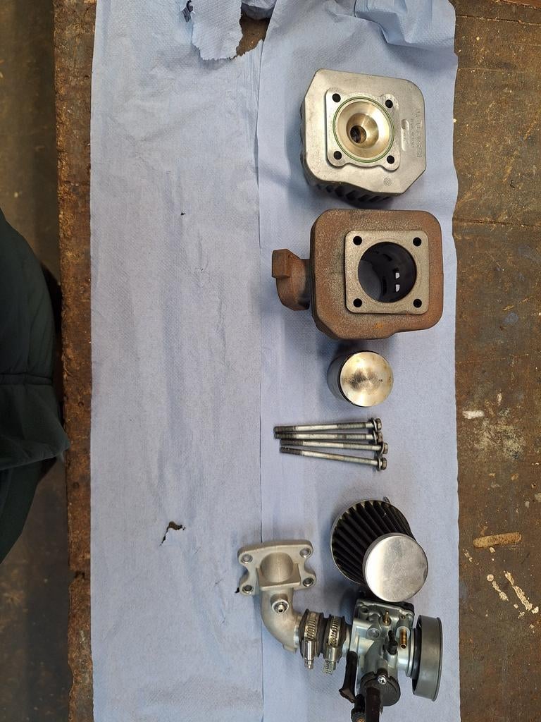 Malossi 70cc minarelli verticaal + onderdelen, Ophalen of Verzenden, Zo goed als nieuw, Cilinder