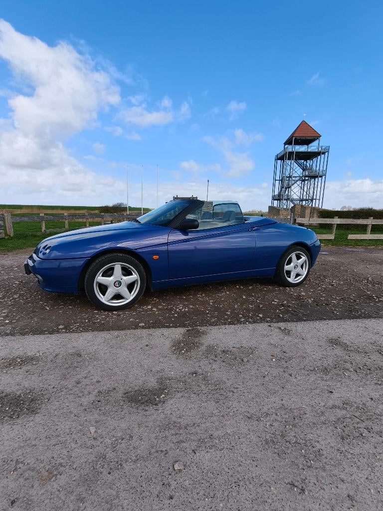 Te koop: Alfa Romeo Spider 2.0-16V T.Spark, Voorwielaandrijving, Elektrische ramen, 4 cilinders, Blauw