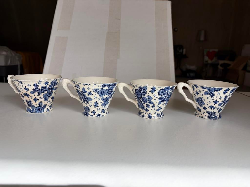 Koffie en thee kopjes Beatrix Société Céramique Maestricht, Antiek en Kunst, Ophalen