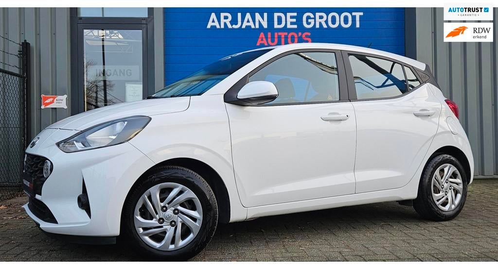 Hyundai I10 1.0 AUTOMAAT 5-zits Airco Carplay Elec pakket Ga, Auto's, Hyundai, Stof, Gebruikt, Zwart, 899 kg