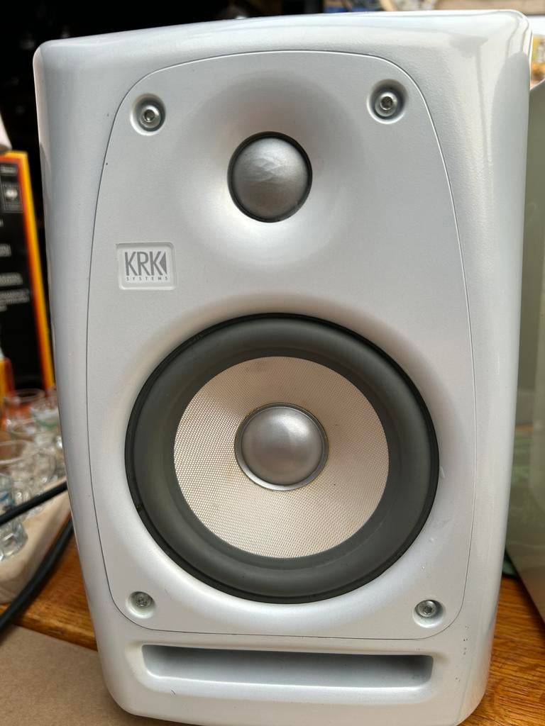 KRK Rokit 5 witte studio monitoren super sound luidsprekers, Overige merken, Ophalen of Verzenden, Zo goed als nieuw, 120 watt of meer