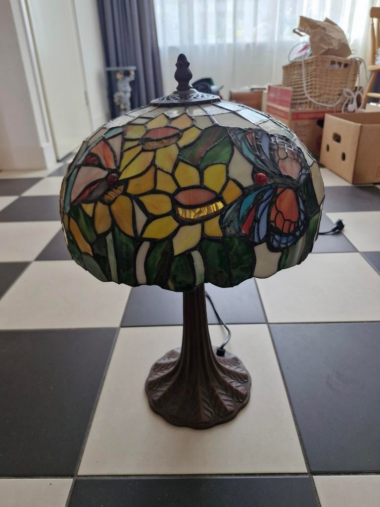 Tiffany-stijl Tafellamp met Vlinder & Zonnebloem Patroon, Ophalen, Gebruikt, Tiffany, Art Nouveau, Klassiek, Glas