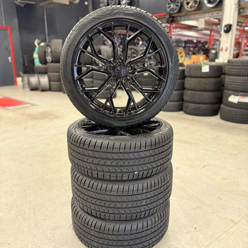 Peugeot 308 18″ Velgen HAXER Zwart + Vredestein Allseason, Niet ingevuld, 18 inch, Banden en Velgen, Niet ingevuld