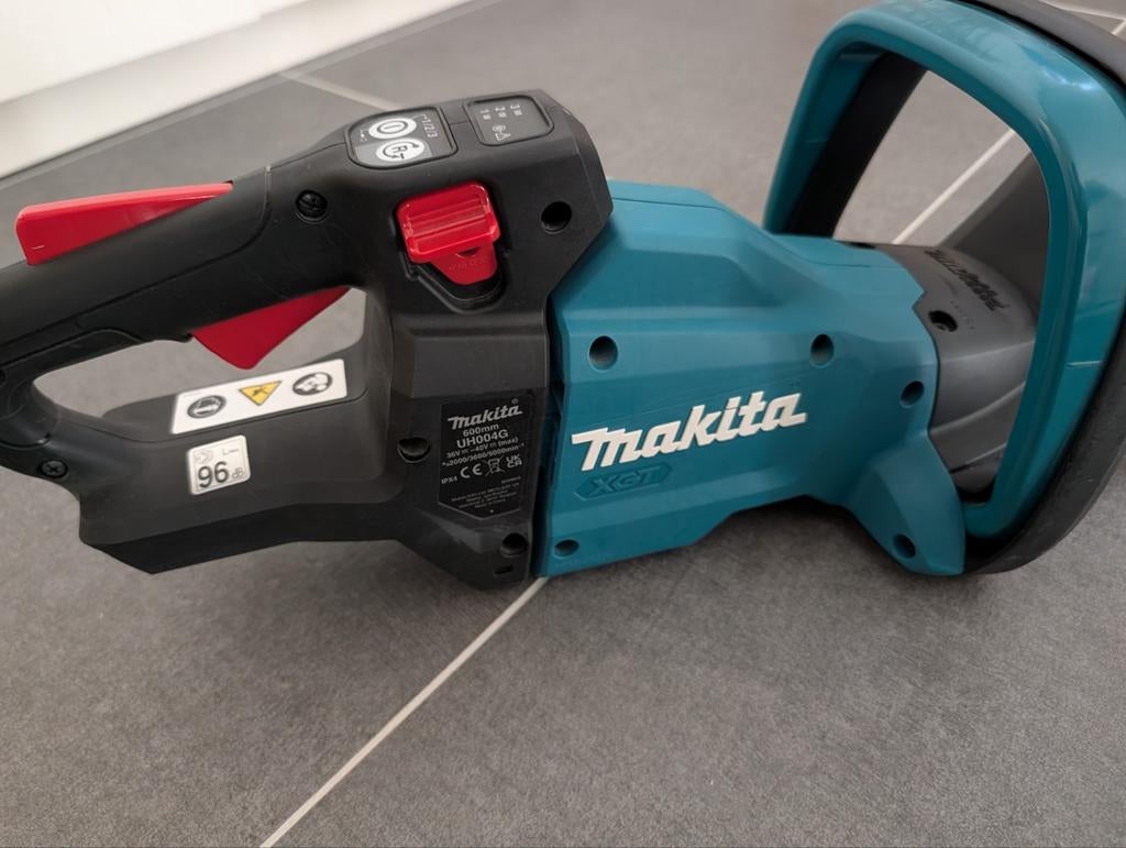 Makita Heggenschaar 60cm 40V XGT UH004GZ - Showroommodel, Ophalen of Verzenden, Nieuw, Accu, Makita