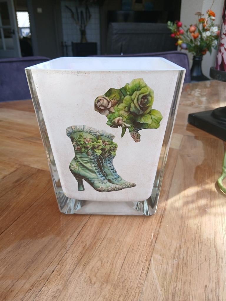 Glazen vaas met vintage afbeeldingen, Huis en Inrichting, Woonaccessoires | Vazen, Zo goed als nieuw, Overige kleuren, Minder dan 50 cm