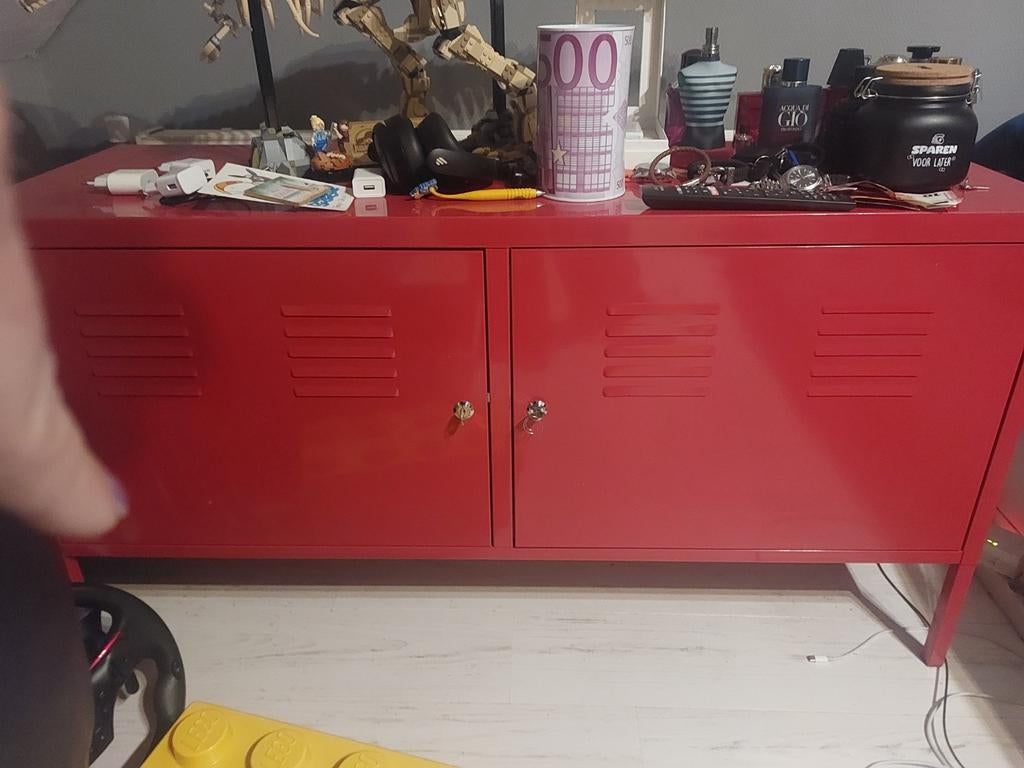 Ikea kast Rode metalen kast met twee deuren, Huis en Inrichting, Kasten | Overige, Ophalen of Verzenden, Zo goed als nieuw