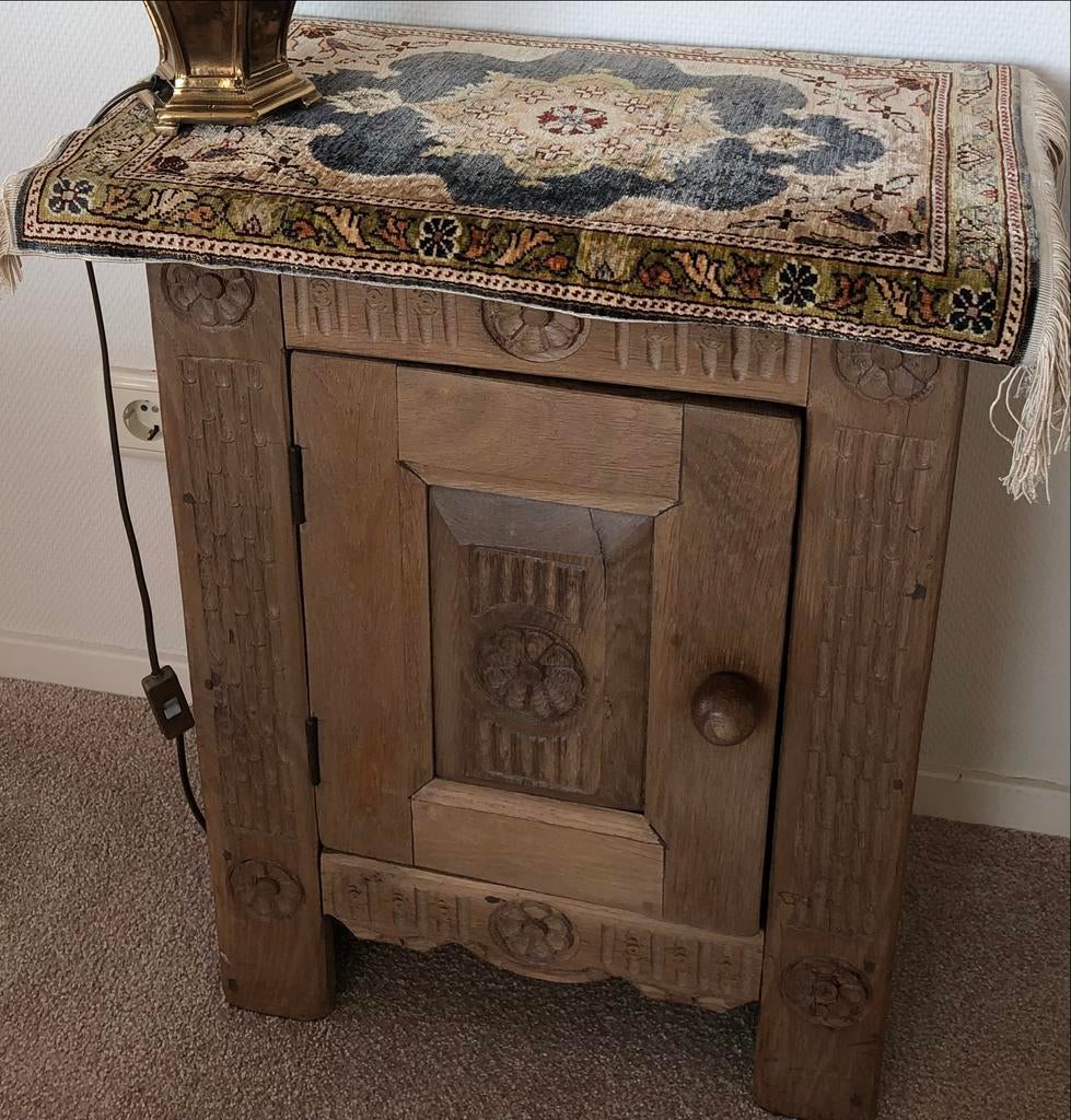 Houten kastje met deur en plank, Ophalen