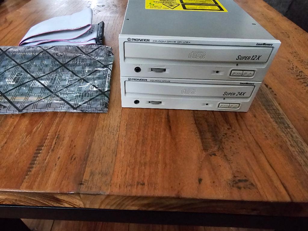 2 hele mooie Pioneer SCSI cd-rom drives met kaart en kabel., Ophalen of Verzenden