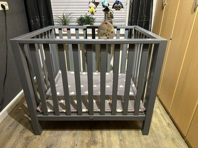 TWF Timo box incl. Matras & Muziekmobiel – Zo goed als nieuw, Kinderen en Baby's, Boxen, Ophalen, Zo goed als nieuw, Vierkant