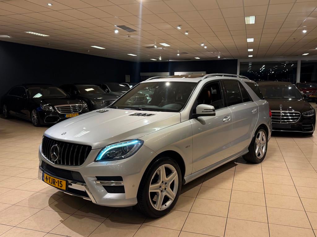 Mercedes-Benz M-klasse ML350 AMG|Schuifdak|Designo|Distronic, Auto's, Automaat, Euro 5, Gebruikt, 138 €/maand