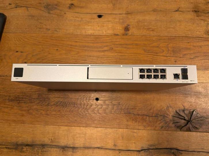 ZGAN Ubiquiti Unifi UDM-PRO, Computers en Software, Netwerk switches, Ophalen of Verzenden, Zo goed als nieuw