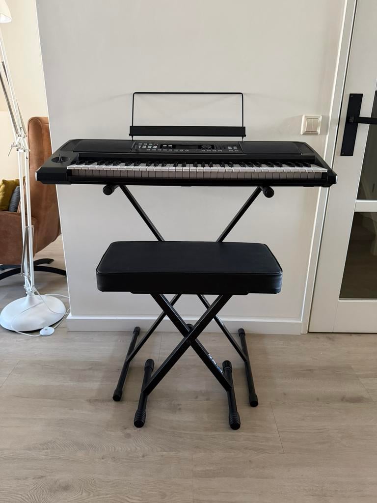 Keyboard + bankje + statief (Korg EK-50 61 toetsen), Ophalen, Zo goed als nieuw, 61 toetsen, Korg