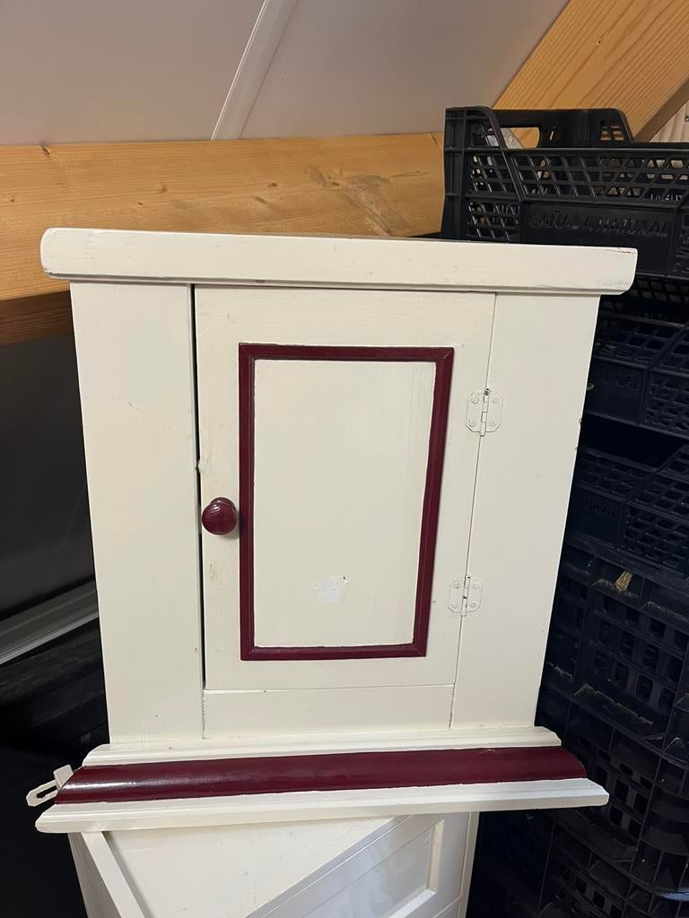 Antiek hoekkastje, Ophalen, Gebruikt