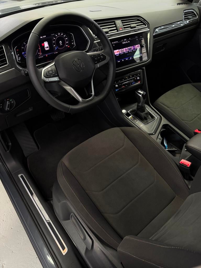 Volkswagen Tiguan 1.5 TSI Elegance CarPlay Camera, 1441 kg, Zwart, 4 cilinders, Bedrijf