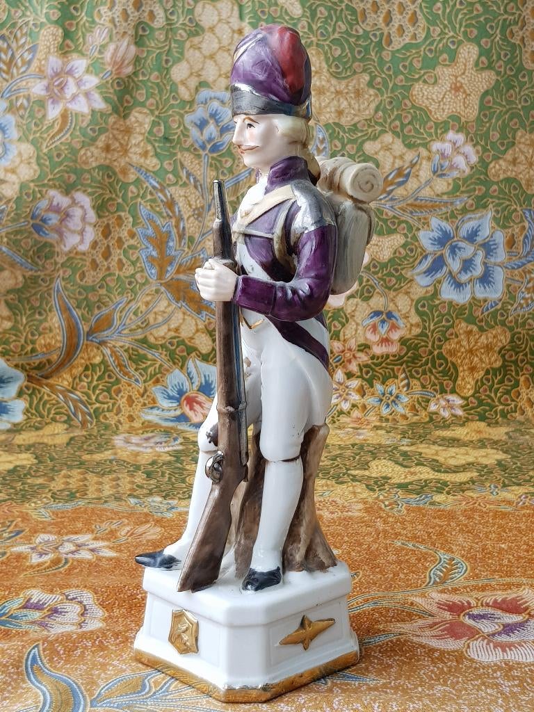 Historische soldaat mooi oud beeldje uit Engeland 23,7 cm.