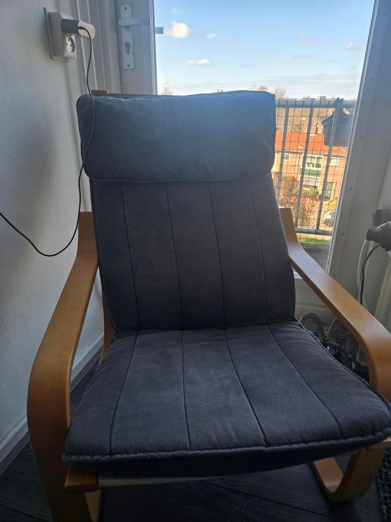Ikea Poäng Stoel met Grijs Kussen, Ophalen, Modern, Comfortabel, Gebruikt, Zwart