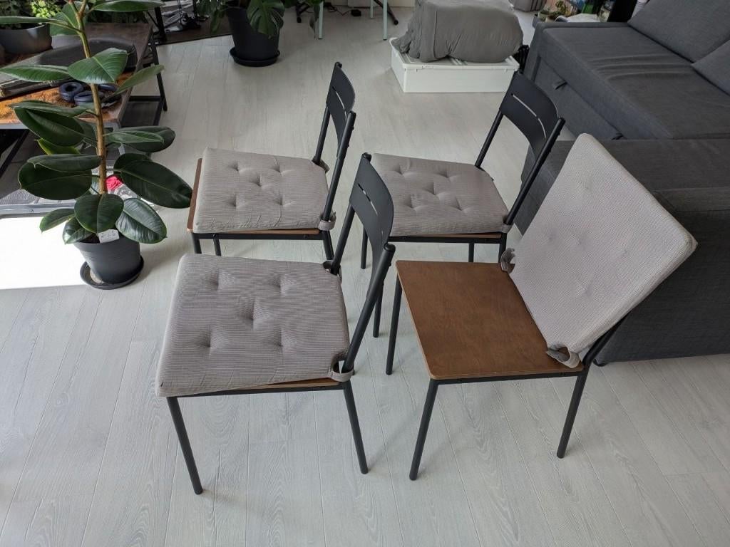 4 stoelen + kussens | 4 chairs and cushions, Ophalen, Zwart, Zo goed als nieuw, Vier