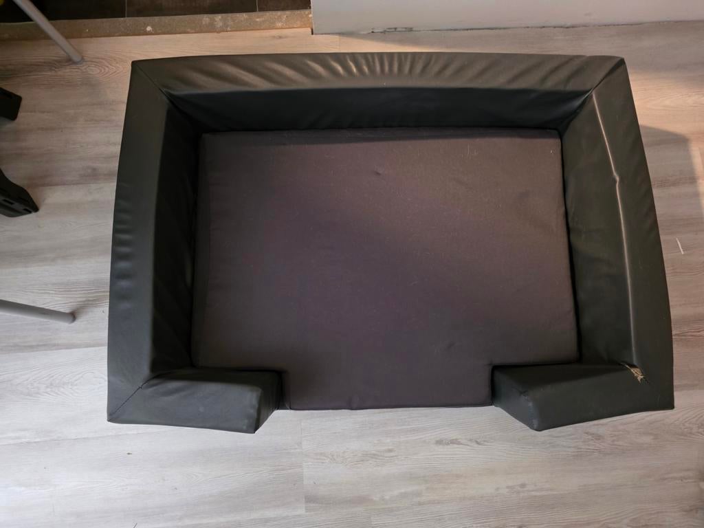 In-en outdoor hondenmand van kunstleer ligoppervlak 80 x 65, Dieren en Toebehoren, Hondenmanden, Ophalen, Gebruikt, Overige