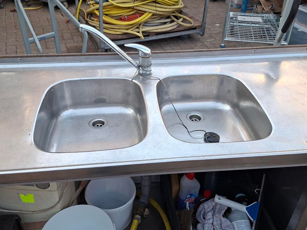 Aanrecht op wieltjes met 2 werkende boilers voor bv feesten, Ophalen, Gebruikt, Wit, 150 tot 200 cm