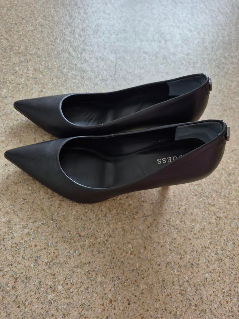 Guess Zwarte Pumps met Puntneus en Bijzondere Hak, Pumps, Guess, Zwart, Ophalen of Verzenden