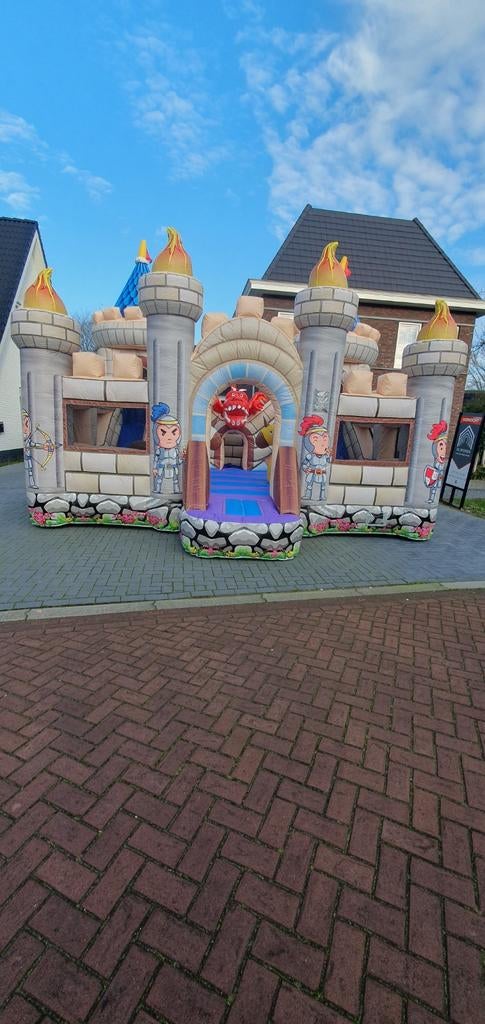 Springkussen 'Drakenkasteel' te huur, huren., Ophalen of Verzenden, Zo goed als nieuw, Overige