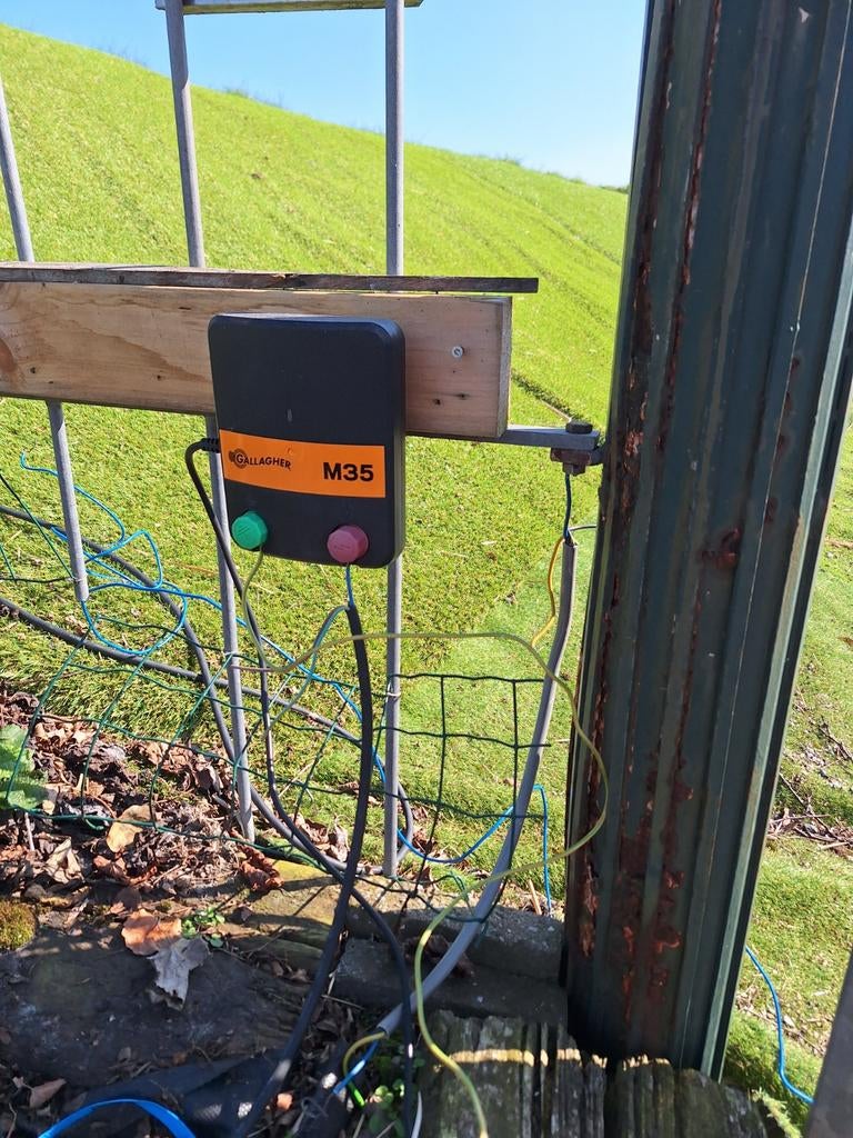 Stroom apparaat met spanningsmeter, Dieren en Toebehoren