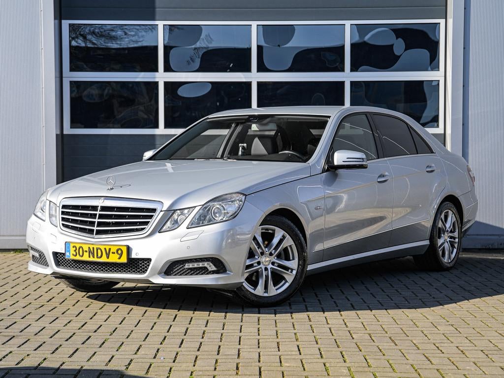 Mercedes-Benz E-klasse 200 CGI | Navi | Xenon | PDC v+a | Ha, Euro 5, Achterwielaandrijving, Gebruikt, Zwart