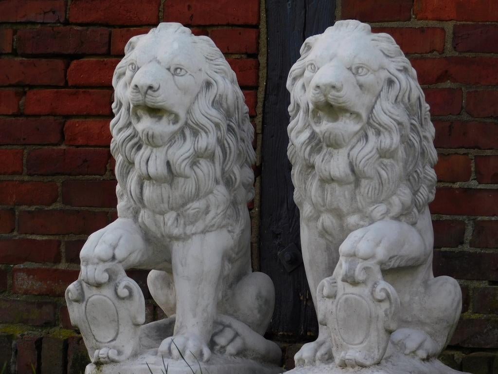 Leeuwen met Schild - Set van 2 - Steen, Dierenbeeld, Steen, ., Ophalen of Verzenden